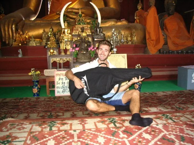 In a beautiful Wat (temple)... with a guitar!