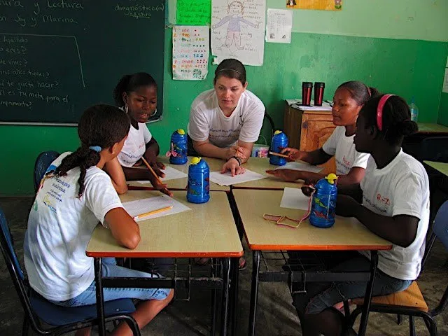 This could be you! Apply to volunteer teach in the DR this summer!