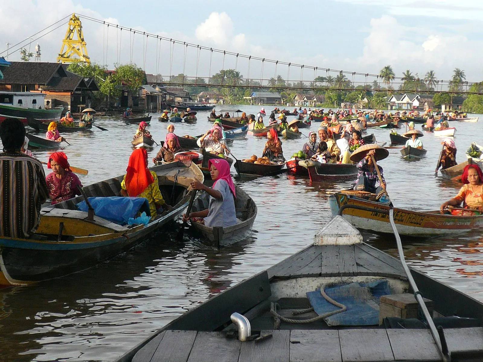 The amazing floating market at Kalimantan in Borneo. 