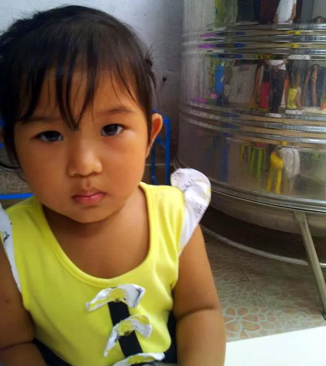 One of Klelia's students, focused on drawing at the school Kindergarten in Thailand. 