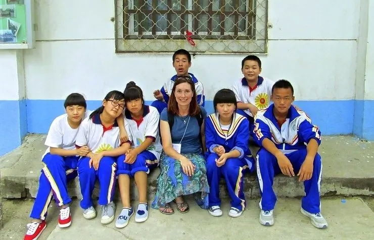 Students from Dandelion Middle School in Beijing, China pose with Arlis after a brief English lesson.