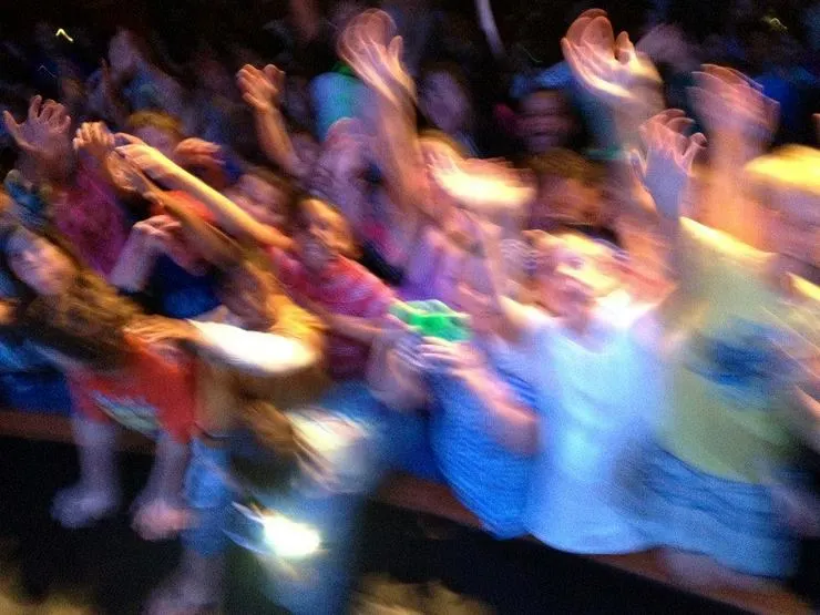 Étienne's screaming fans during a Windsor 2014 Concert.